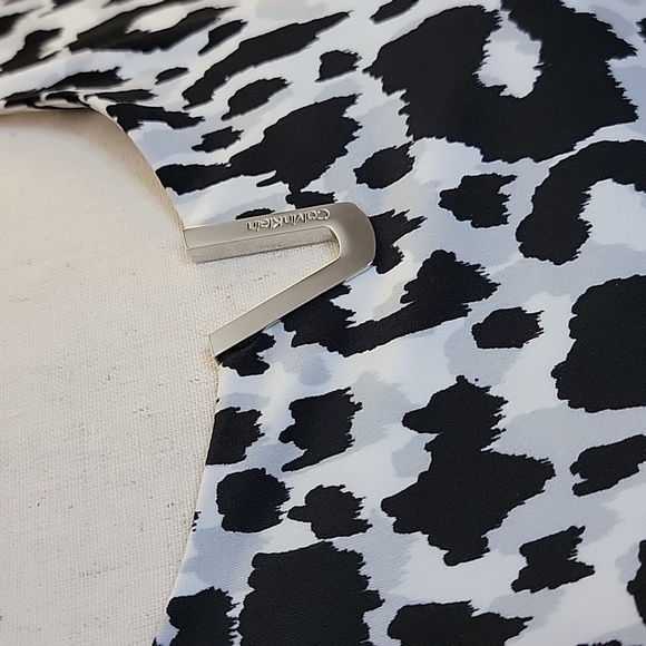 Calvin Klein sleeveless top - Picture 2 of 6